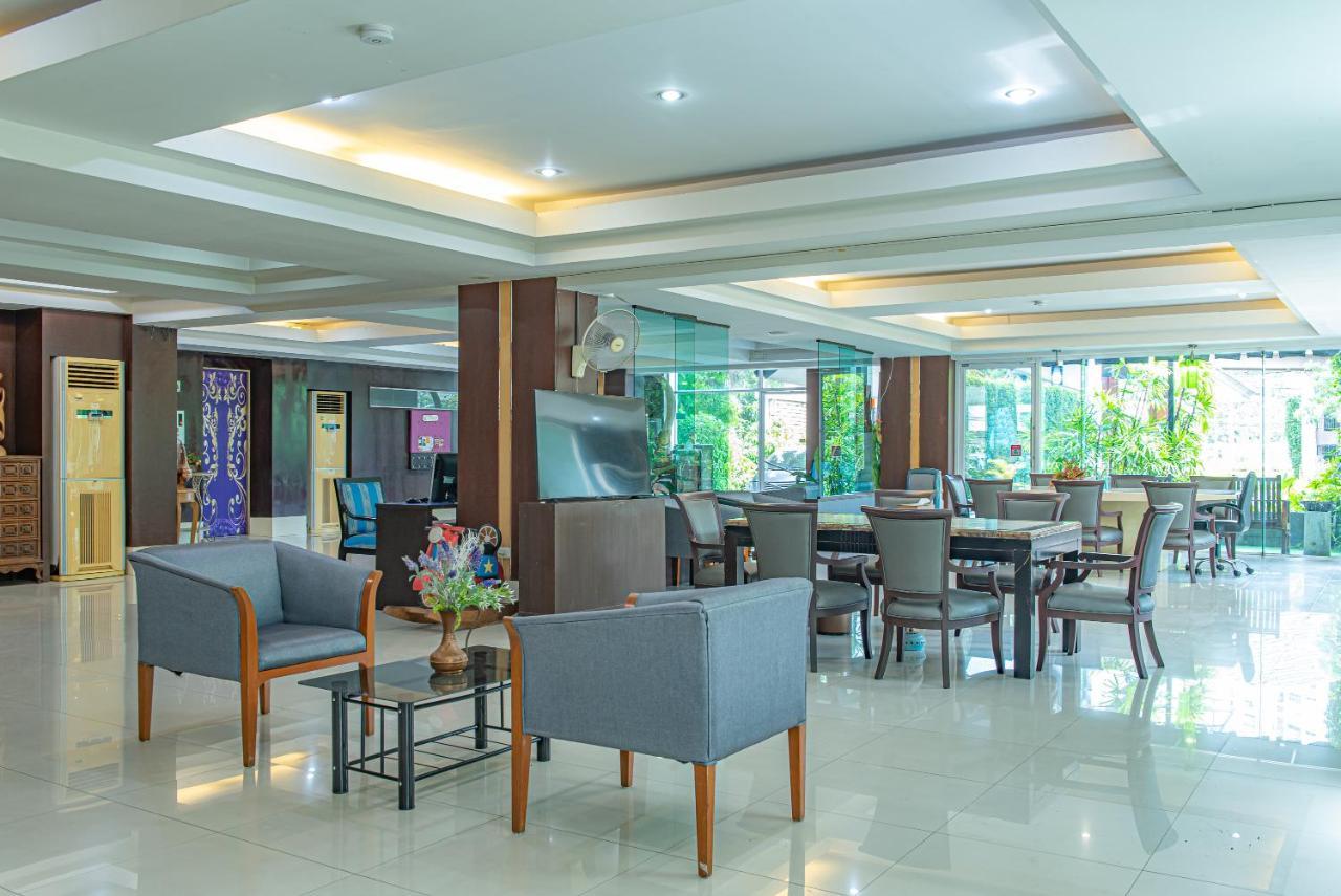 The Wing Design Hotel Bangkok Exterior photo