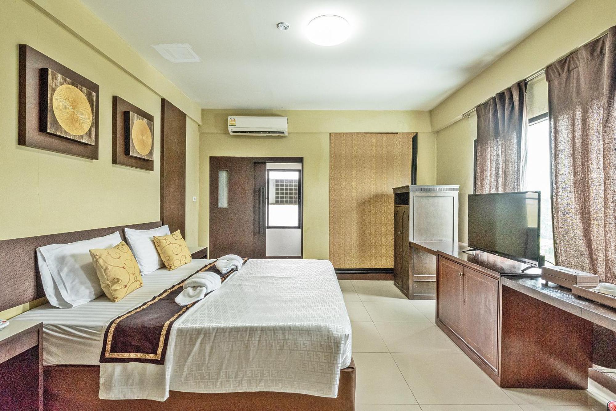 The Wing Design Hotel Bangkok Exterior photo